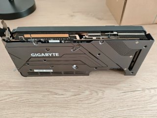 Gráfica Gigabyte AMD Radeon RX 7800 XT con garanti