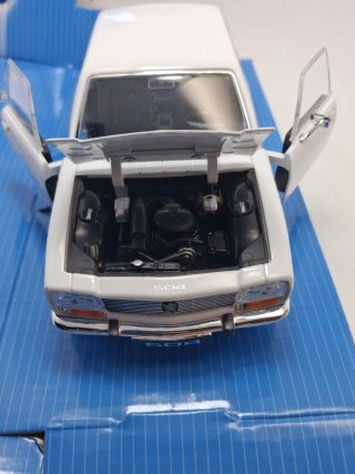 Peugeot 504 Berlina 1975 Welly scala 1:24.Nuova.