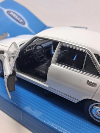 Peugeot 504 Berlina 1975 Welly scala 1:24.Nuova.