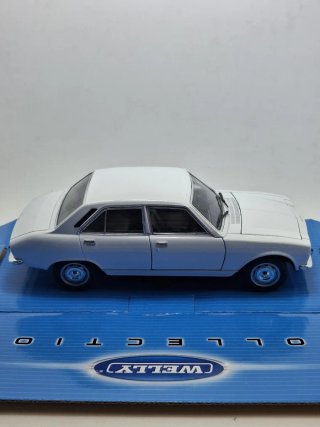 Peugeot 504 Berlina 1975 Welly scala 1:24.Nuova.