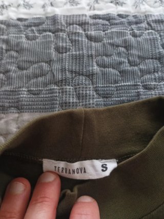 T-shirt ragazza con farfalla