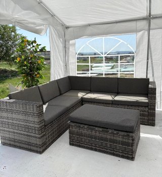 Sofá modular ratán gris con cojines