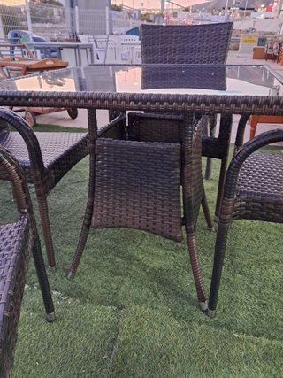 Conjunto mesa y sillas de jardín