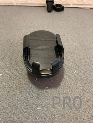 Supporto per cellulare UGREEN per auto con griglia dell'aria, supporto universale per telefono da auto con rotazione a 360°, supporto per auto compatibile con iPhone 14 13 12, Galaxy S23 S22, Redmi Note 11 N