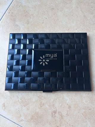 Estuche de sombras de ojos con espejo