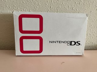 Nintendo DS Japón + Juego Mario vs Donkey Kong 2