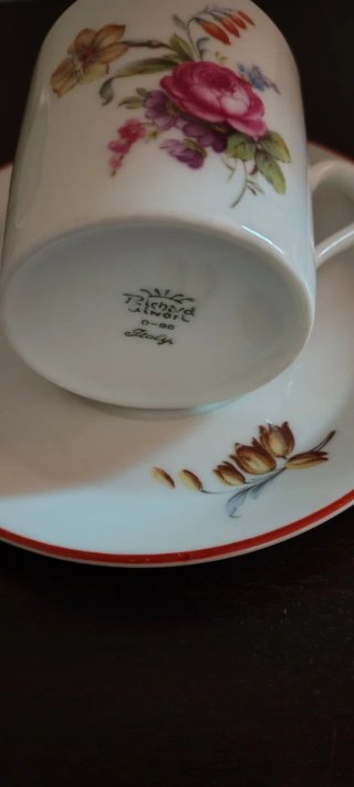 Tazza e piattino decorati