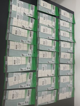 Lotto 23 pz Feltrini Adesivi Quadrati Bianchi 20mm