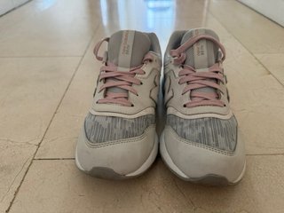 New Balance 997H Talla 39 Beige y Rosa