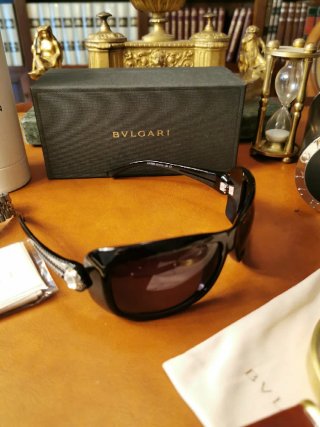 Occhiali da sole Bulgari neri e oro
