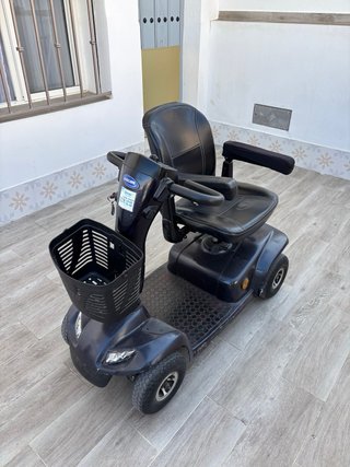 Scooter movilidad reducida Invacare negra