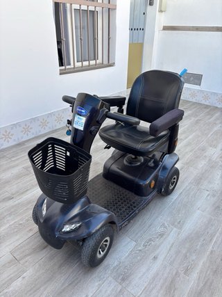 Scooter movilidad reducida Invacare negra