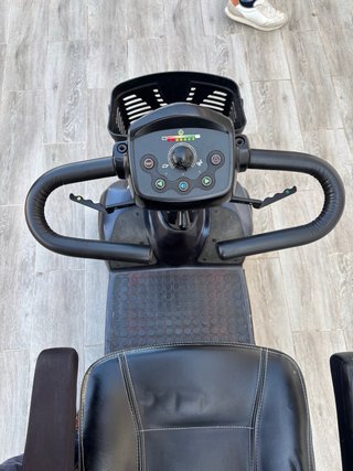 Scooter movilidad reducida Invacare negra