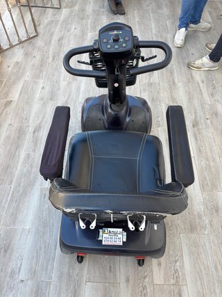 Scooter movilidad reducida Invacare negra