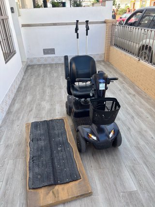 Scooter movilidad reducida Invacare negra