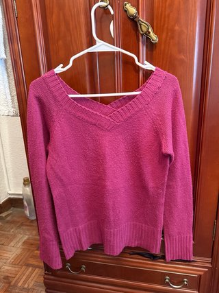 Jersey rosa con cuello en V