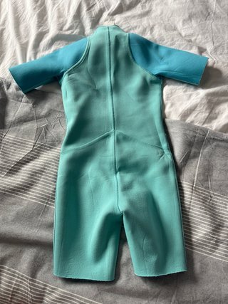 Neopreno infantil corto azul y naranja