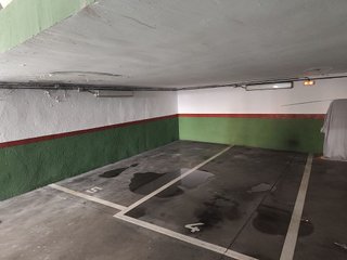 Garaje en venta en Los Cármenes en Madrid