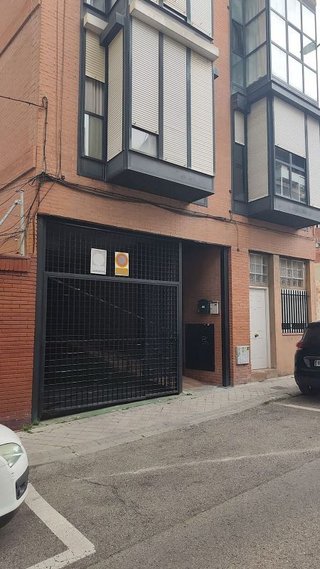 Garaje en venta en Los Cármenes en Madrid