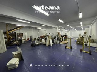 Local comercial en alquiler en Bellas Vistas en Madrid
