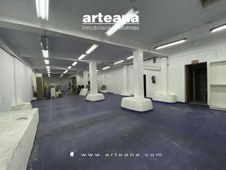 Local comercial en alquiler en Bellas Vistas en Madrid