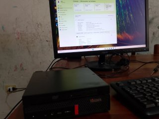 Lenovo Thinkcentre M920Q i3 + Monitor Asus VGA