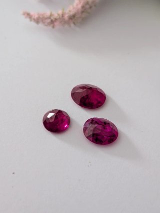3 piedras preciosas talladas
