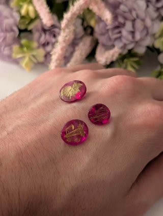 3 piedras preciosas talladas