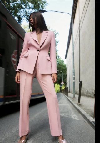 Traje Zara Blazer Entallada y Pantalón Flare