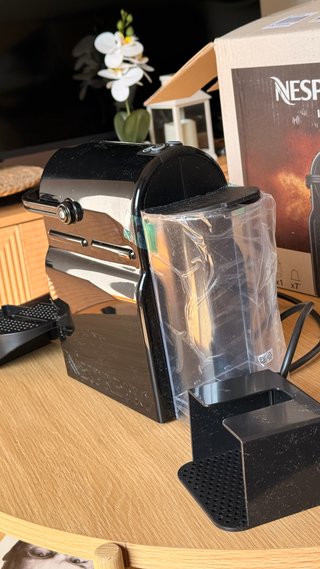 Cafetera Nespresso DeLonghi Inissia Negra