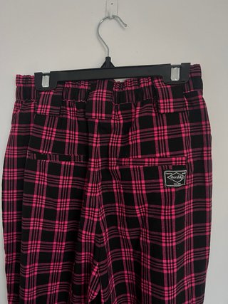 Pantalón cuadros fucsia y negro