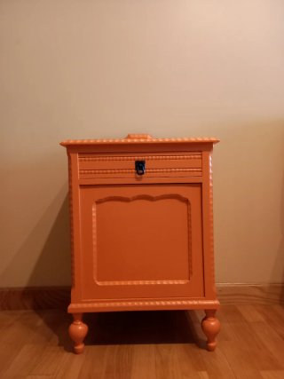 Mesilla de madera naranja/salón