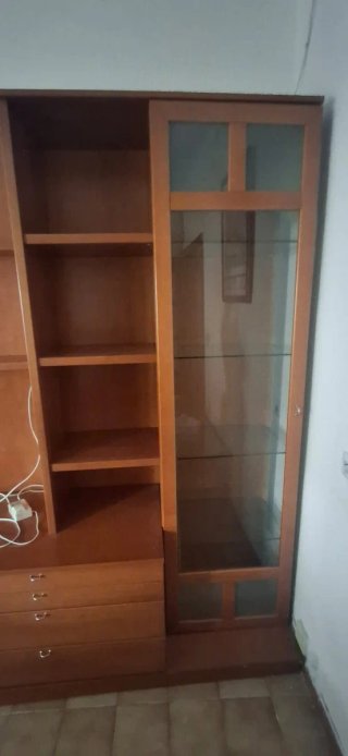 Mueble de comedor madera y cristal