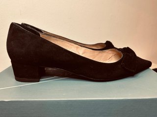 Manoletinas Zendra ante negro tacón bajo T.38