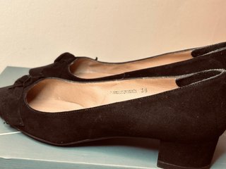 Manoletinas Zendra ante negro tacón bajo T.38
