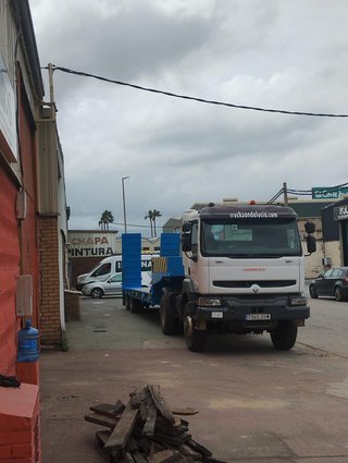 Camión Renault + Góndolas Portamaquinarias