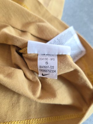 T-shirt Nike The Nike Tee Giallo S