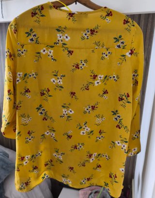 Blusa floral amarilla Primark Talla 38