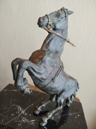 Escultura caballo bronce CABRIOLA L.Sánchez 1982