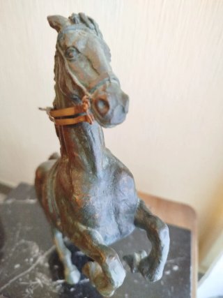 Escultura caballo bronce CABRIOLA L.Sánchez 1982