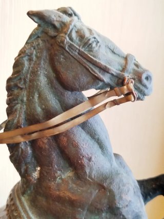 Escultura caballo bronce CABRIOLA L.Sánchez 1982