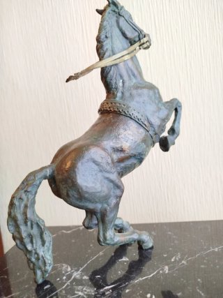 Escultura caballo bronce CABRIOLA L.Sánchez 1982