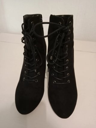 Botines Faith Negros Tacón Cordones