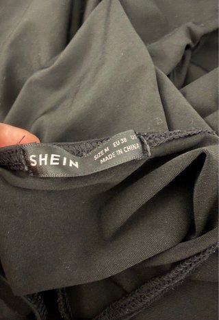 Vestito nero con cut-out