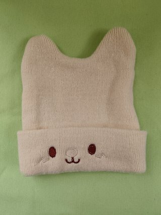 Gorro Rosa con orejas y bordado de carita
