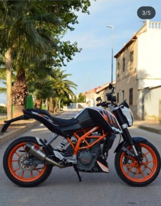 KTM Duke 390 del 2016 Negra y Naranja