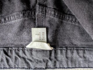 Falda vaquera H&M negra corta. Está como nueva