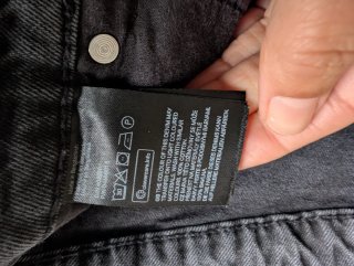 Falda vaquera H&M negra corta. Está como nueva
