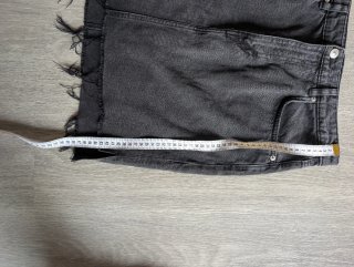 Falda vaquera H&M negra corta. Está como nueva