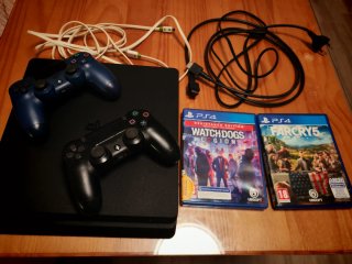 PS4 (PlayStation 4) con 2 mandos y 2 juegos